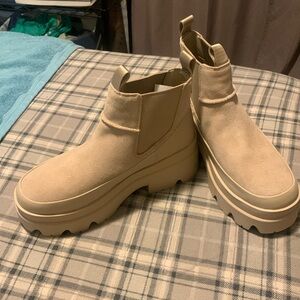 Women’s Tan Ugg Sueded Platform Boots Size 9.  New, never worn.